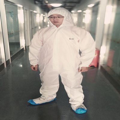 Batas protectoras del PPE de la bata disponible de SMS con el ODM de la capilla