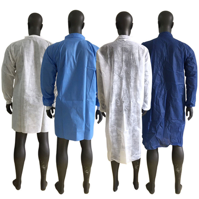 Capas disponibles no tejidas del laboratorio de los PP SMS con el verde azul blanco de los bolsillos