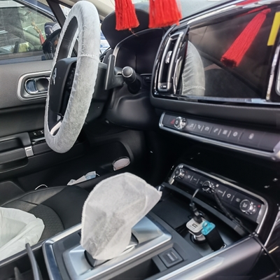 El volante disponible del protector universal del asiento de carro cubre no tejido
